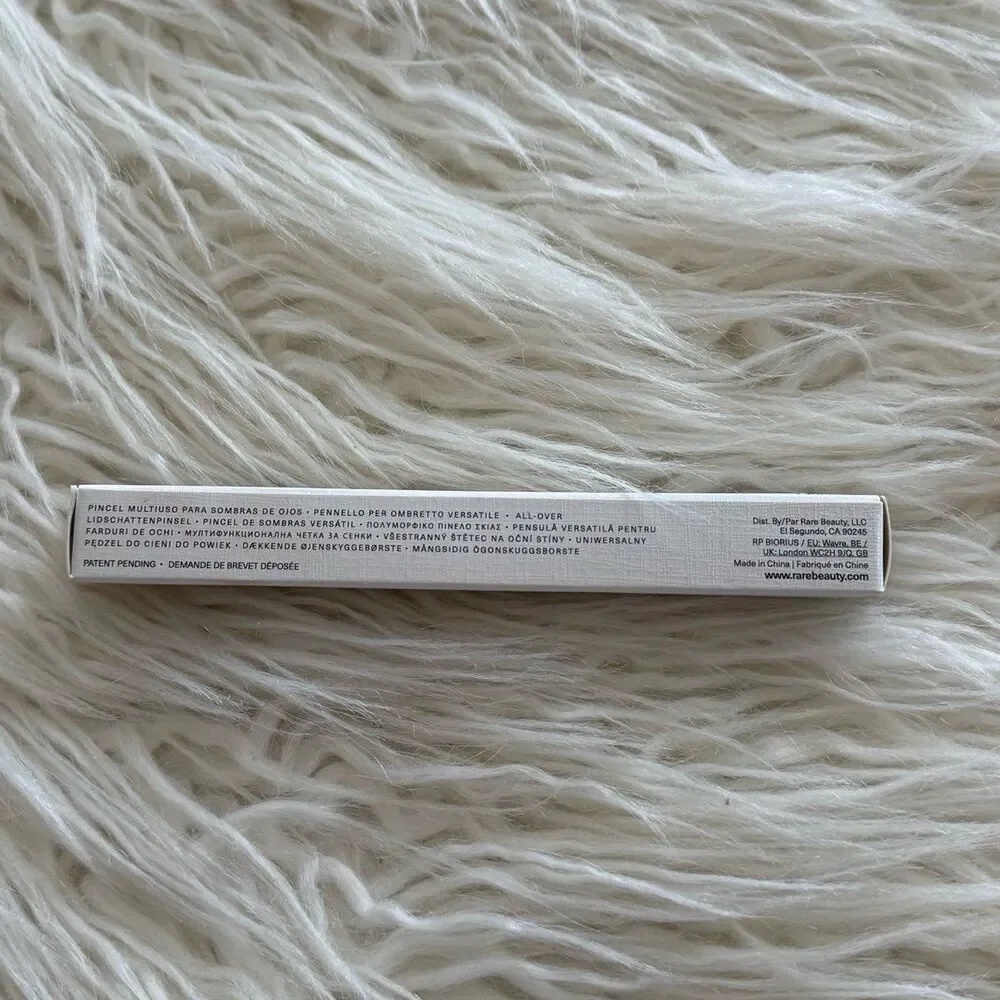 Rare Beauty Stay Vulnerable All-Over Eyeshadow Brush